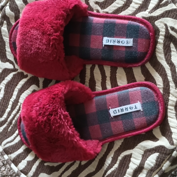 torrid Shoes - 💗💗💗 5 for $20 sale 💗💗💗 Torrid Red fuzzy slippers ♥️